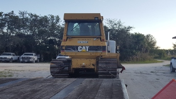 Bulldozer Caterpillar D5G transportado desde Florida en un remolque Stepdeck