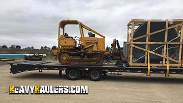 John Deere bulldozer transport.
