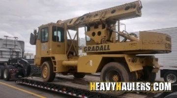 Gradall hydraulic excavator haul.