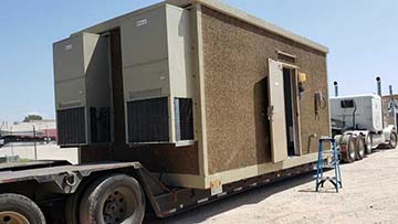Oficina móvil de 53,000 lb transportada a TX en un tráiler RGN