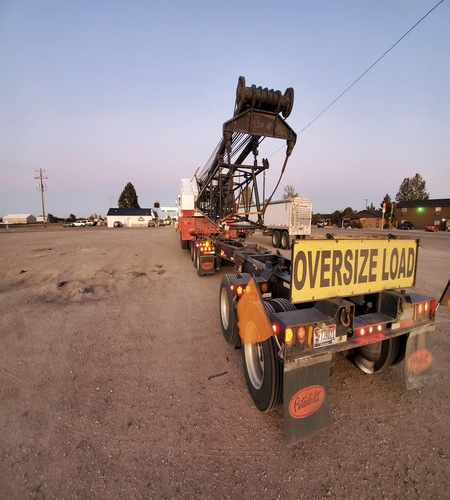 Truck pulling removable gooseneck illustration