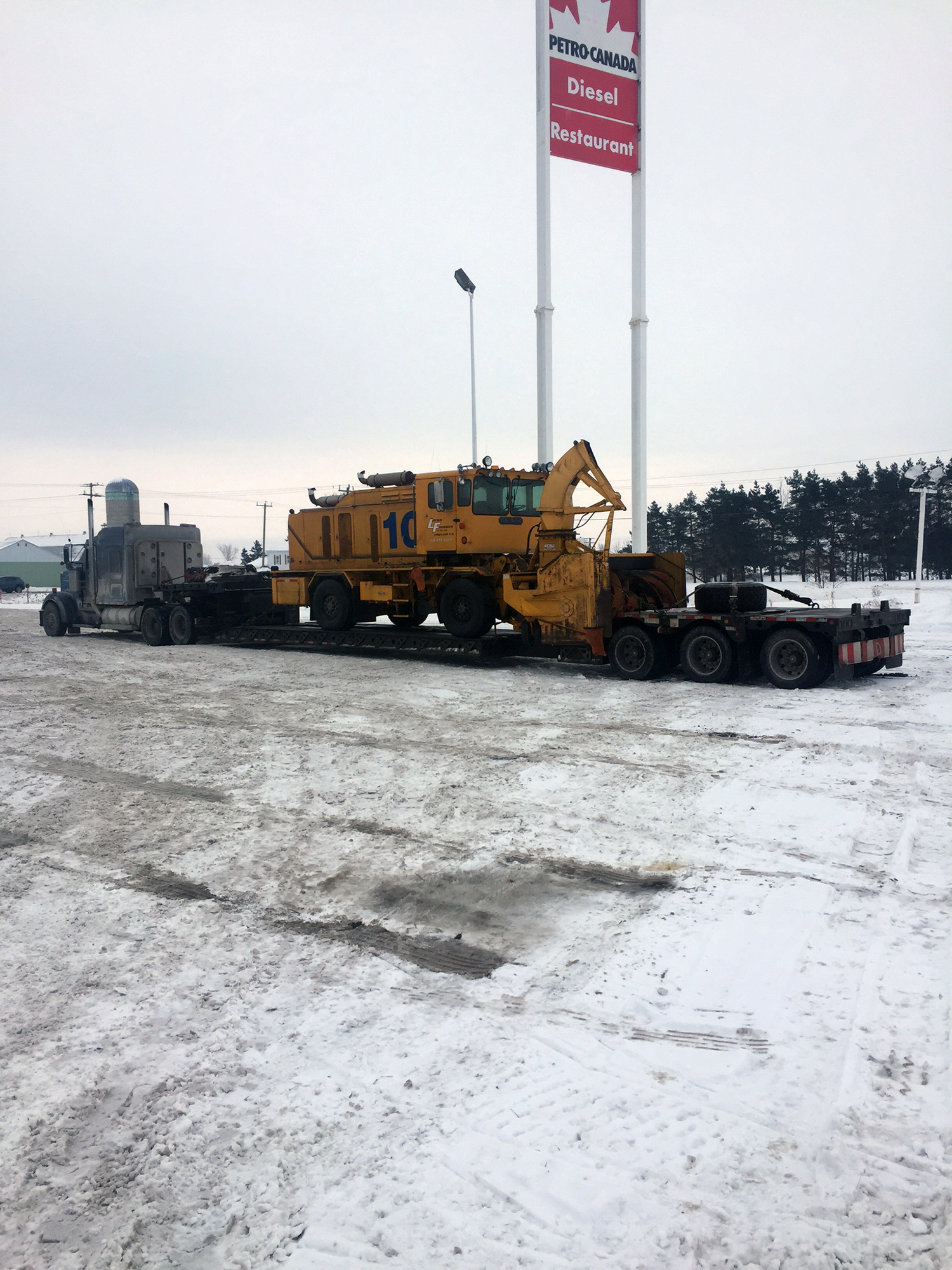 Oversize load transport of a boiler