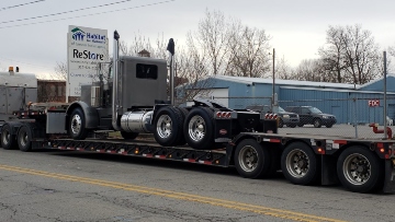 Hauling a Peterbilt daycab truck from Ohio.