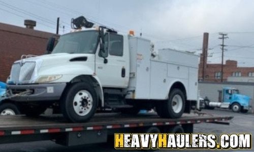 Hauling an International service truck to Chicago, IL.